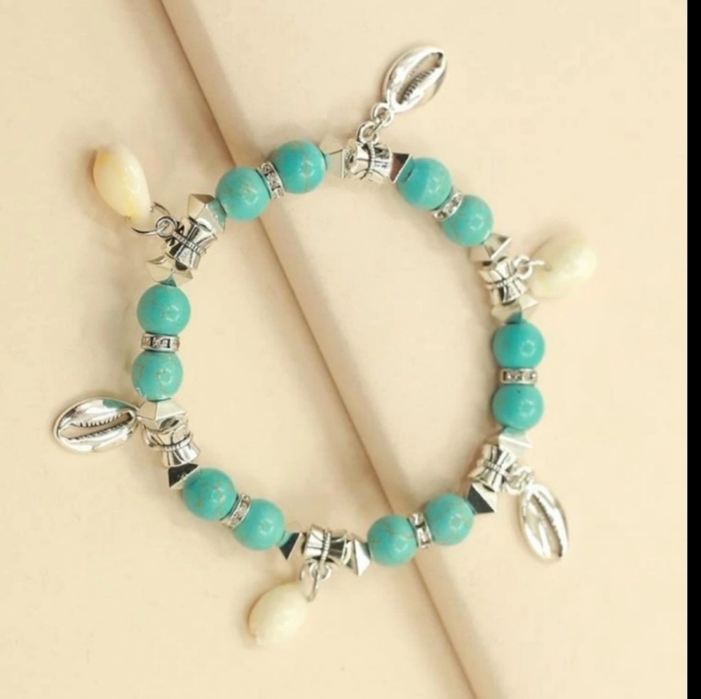 Seashell charm bracelet 🐚